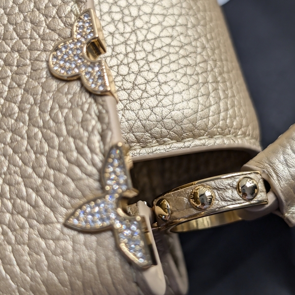 LV Capucines Nano Flower Crown: Special Edition - Picture 5 of 14